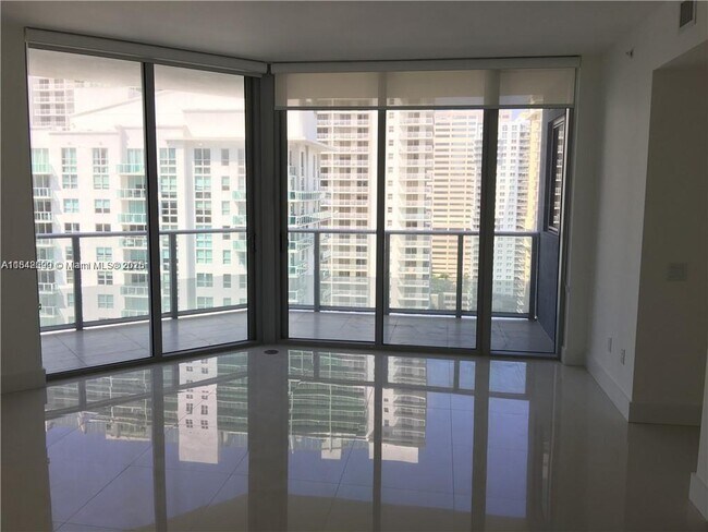 Foto del edificio - 1300 Brickell Bay Dr