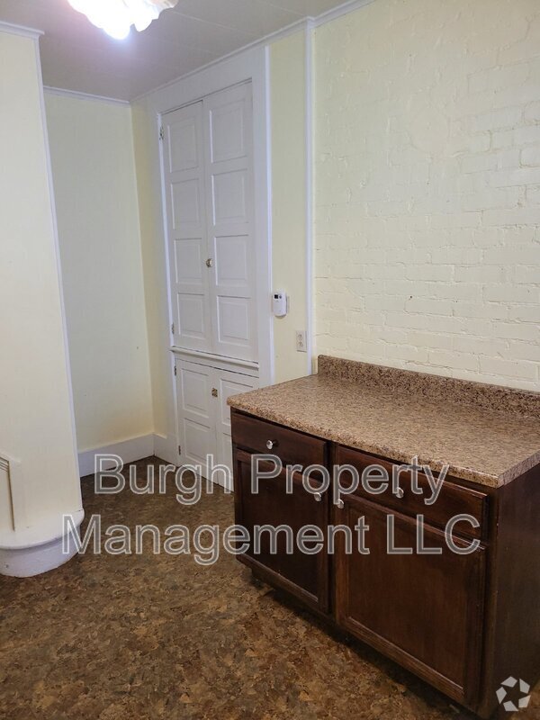Building Photo - 428 2nd St