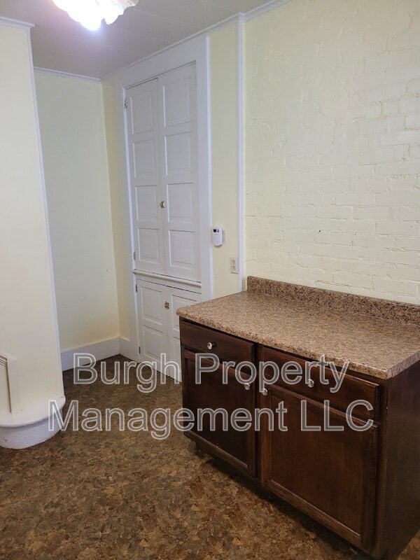 Building Photo - 428 2nd St