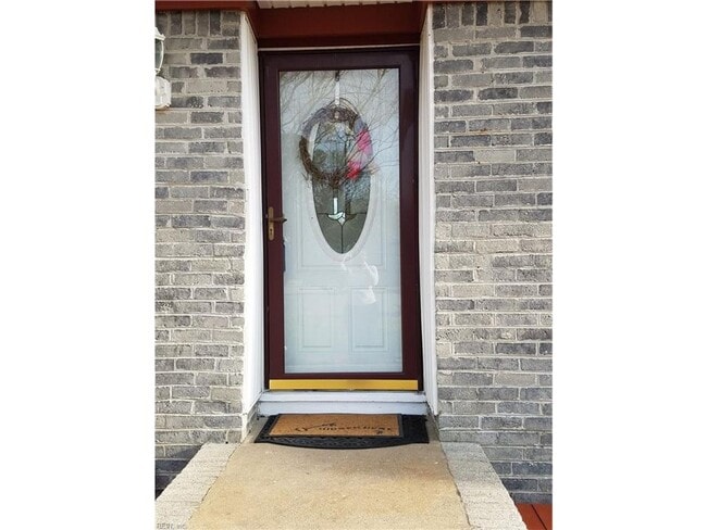 Building Photo - Remodeled 3BR Home in Indian Lakes - Granite Counter Tops and Stainless Steel Appliances