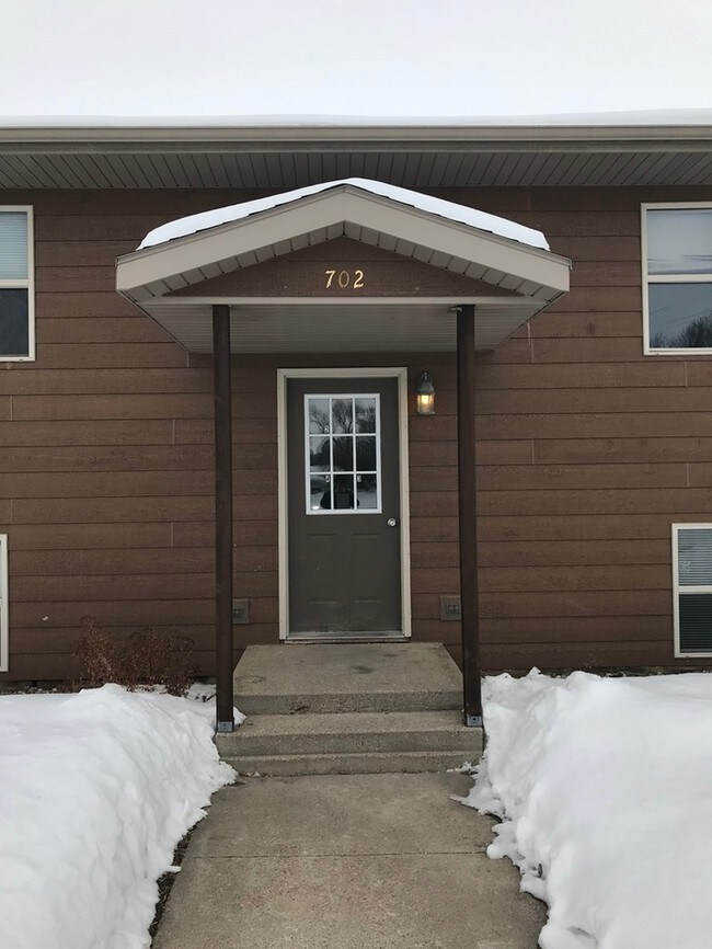 Building Photo - Great 2 Bedroom in Dell Rapids w/ Garage!!