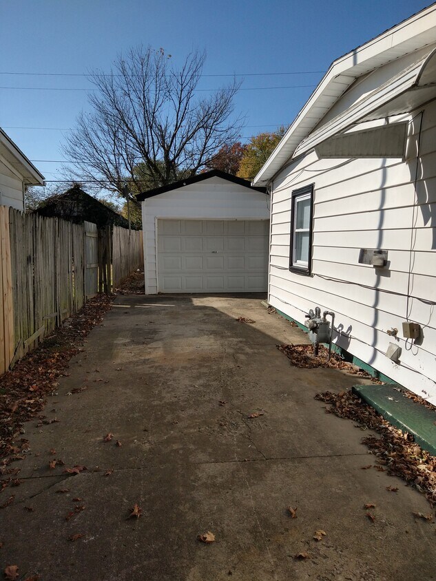 Building Photo - 634 Delray St