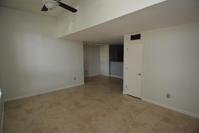 Foto del edificio - 1385 Crystal Way