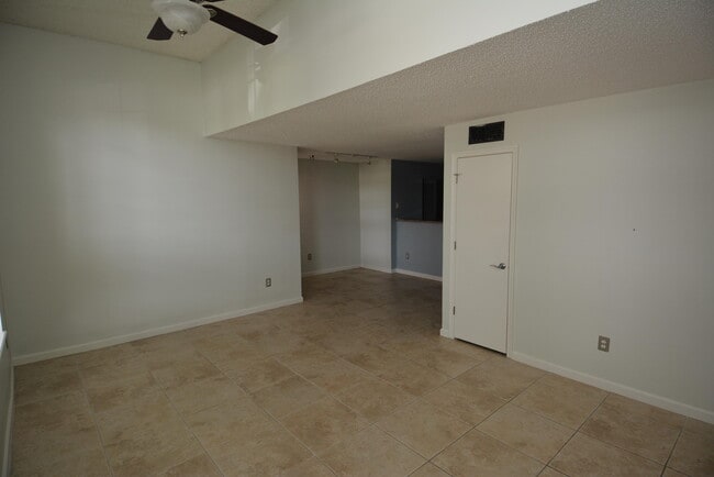 Building Photo - 1385 Crystal Way