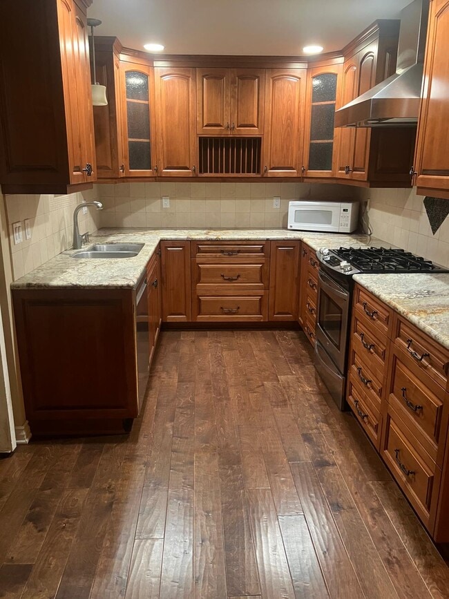 Updated kitchen - 4105 Collwood Ln