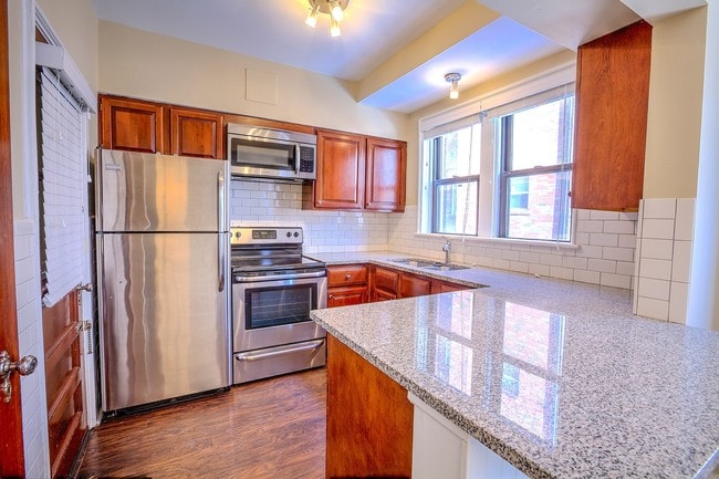 Foto del edificio - 7518 Cromwell Dr