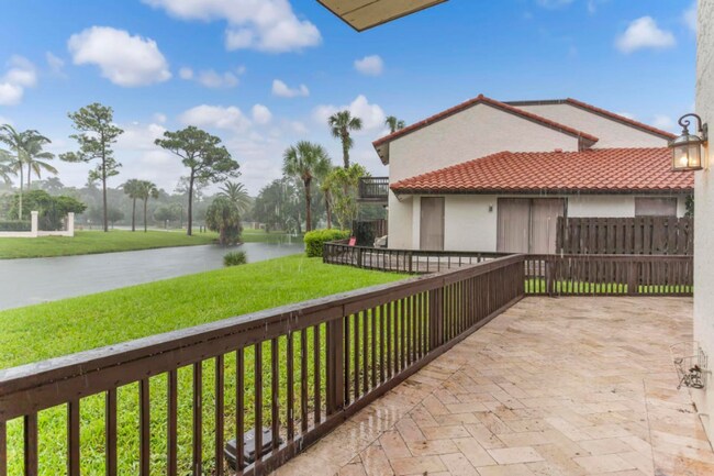 Foto del edificio - 5790 Fox Hollow Dr