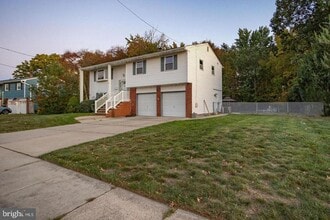 Building Photo - 46 Carl Sandburg Dr