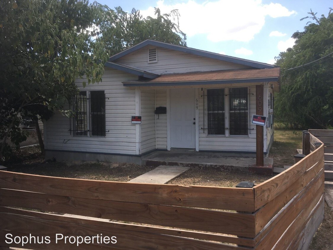 Primary Photo - 2 br, 1 bath House - 609 S. Hackberry