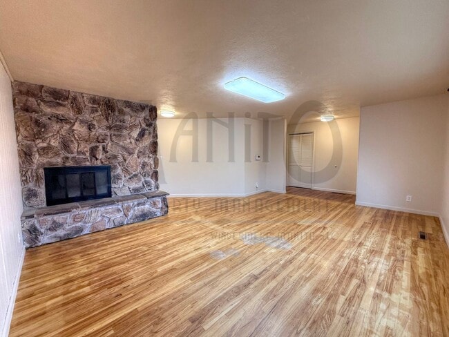 Building Photo - Bright & Open Country Homes Rancher