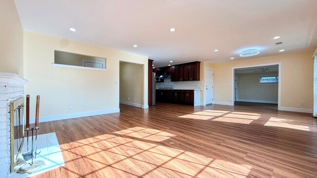 Building Photo - 5250 Keystone Dr