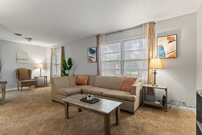 Foto del edificio - 1217 Woodbridge Dr