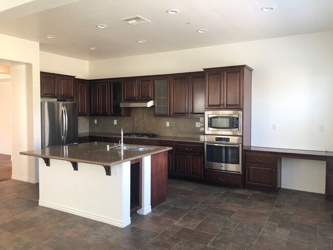 Building Photo - Upgraded East End Home featuring Air Condi...