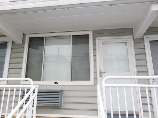 Building Photo - 9510 Amherst Ave