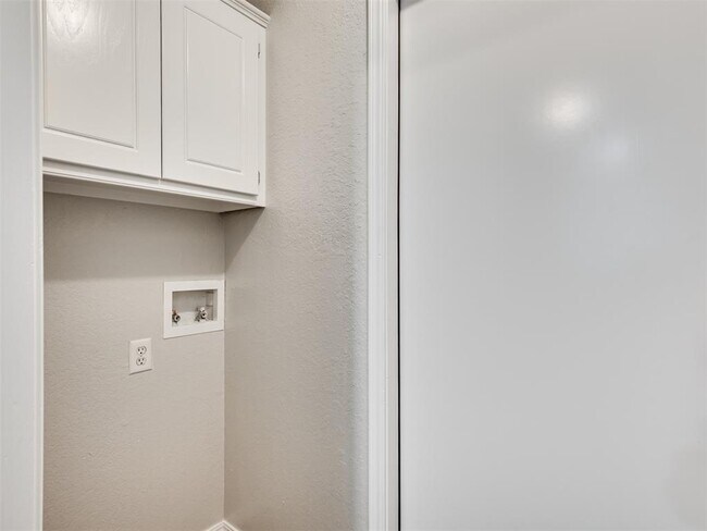 Foto del edificio - 949 N Windermere Dr