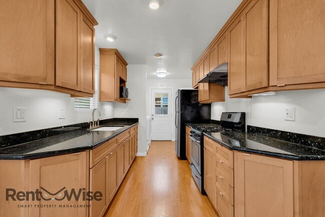 Building Photo - 2406 Kehoe Ave