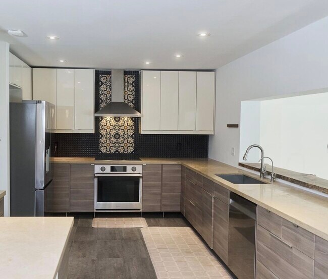 Foto del edificio - 455 NE 55th St