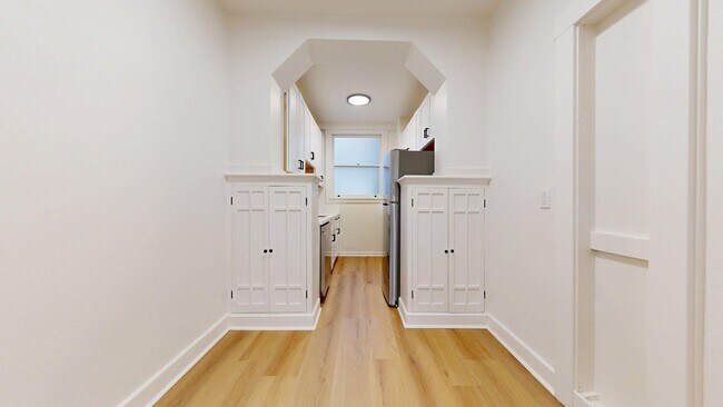 Building Photo - 1047 Bush St