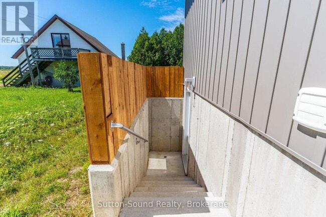 Building Photo - 486 Dawson St