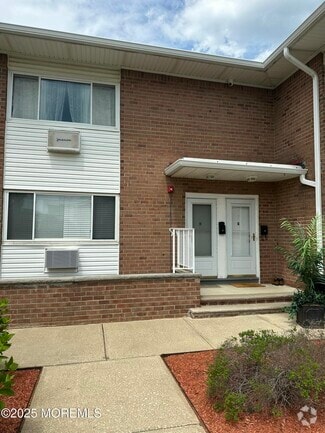 Building Photo - 35 Sternberger Ave