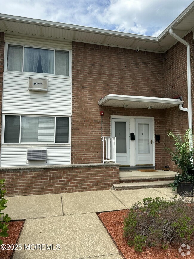 Building Photo - 35 Sternberger Ave