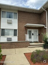 Building Photo - 35 Sternberger Ave