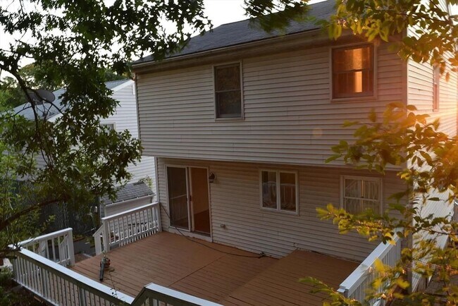Building Photo - 118 Montclair Ave