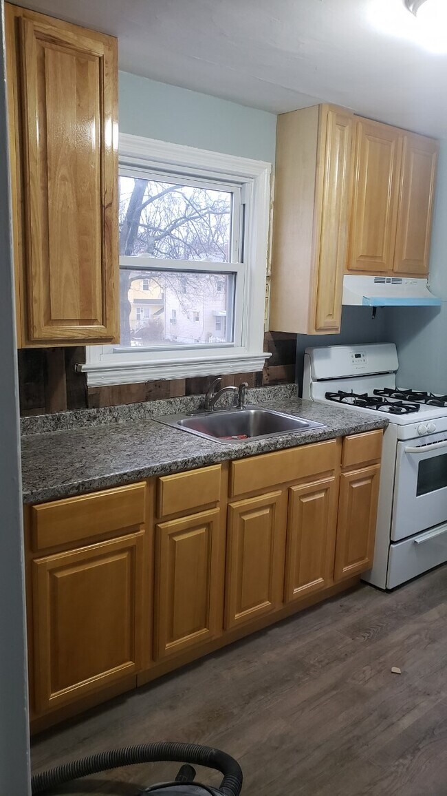 kitchen - 1019 Sheridan Ave
