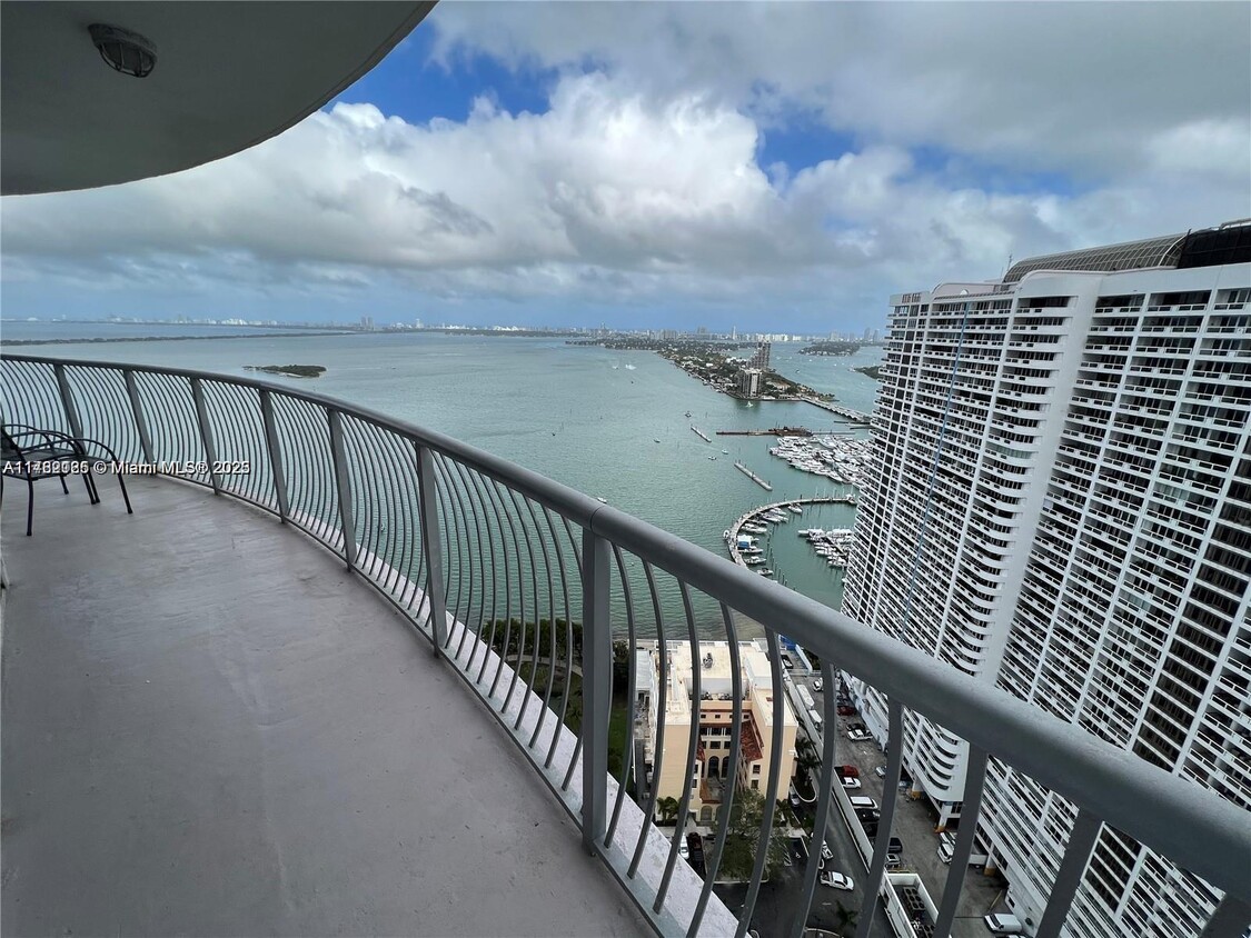 Primary Photo - 1750 N Bayshore Dr
