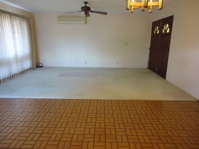 Building Photo - Clean 3 Bedroom, 2 Bath, 2 Car Garage Home in Village with views!!!