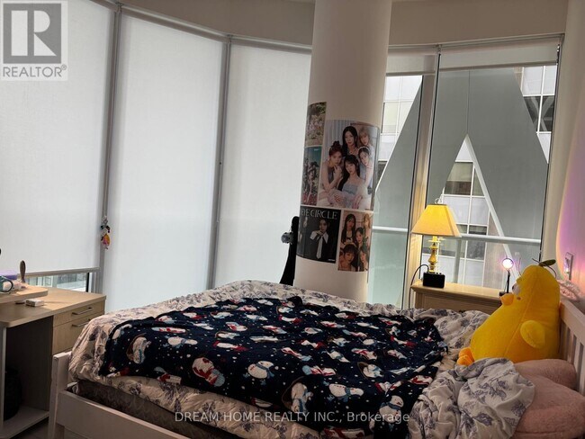 Photo du bâtiment - 230 Simcoe St