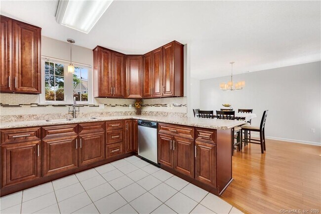 Foto del edificio - 64 Fitch Meadow Ln