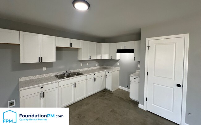 Building Photo - 555 Monteagle Dr