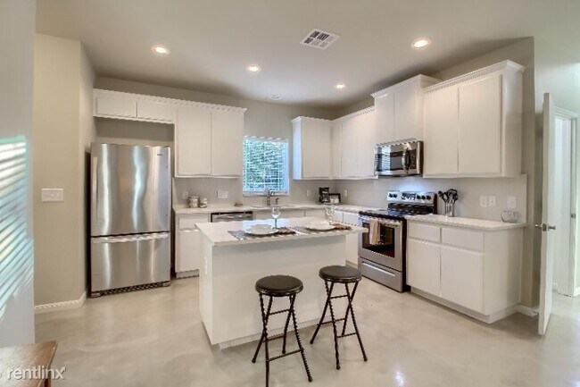 Foto del edificio - 3 br, 2.5 bath House - 200 Munro St