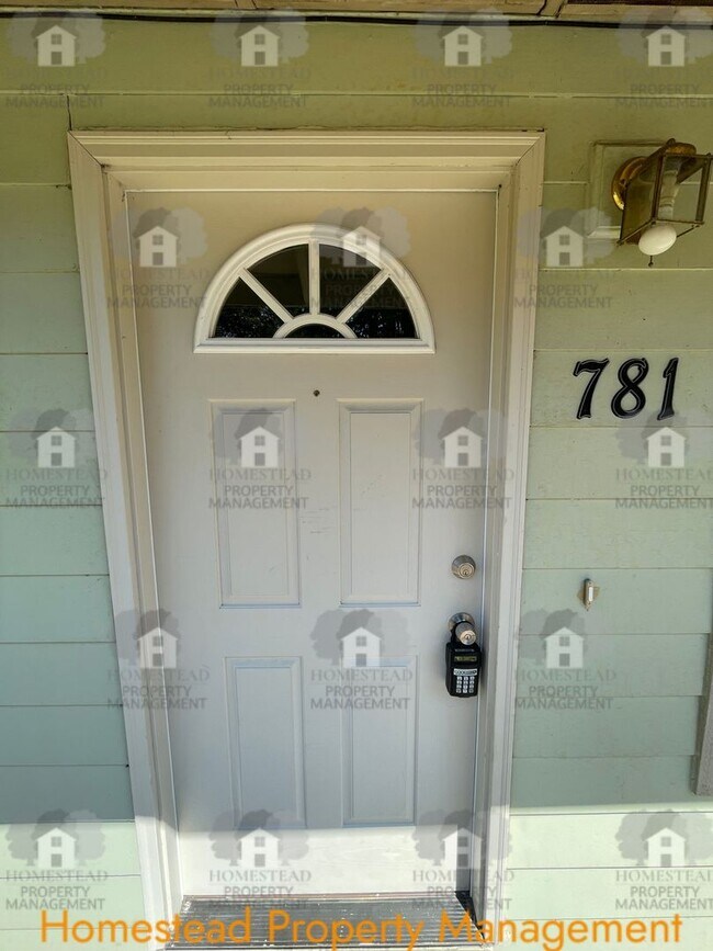 Foto del edificio - Hard to find 3 bedroom 2, bathroom.