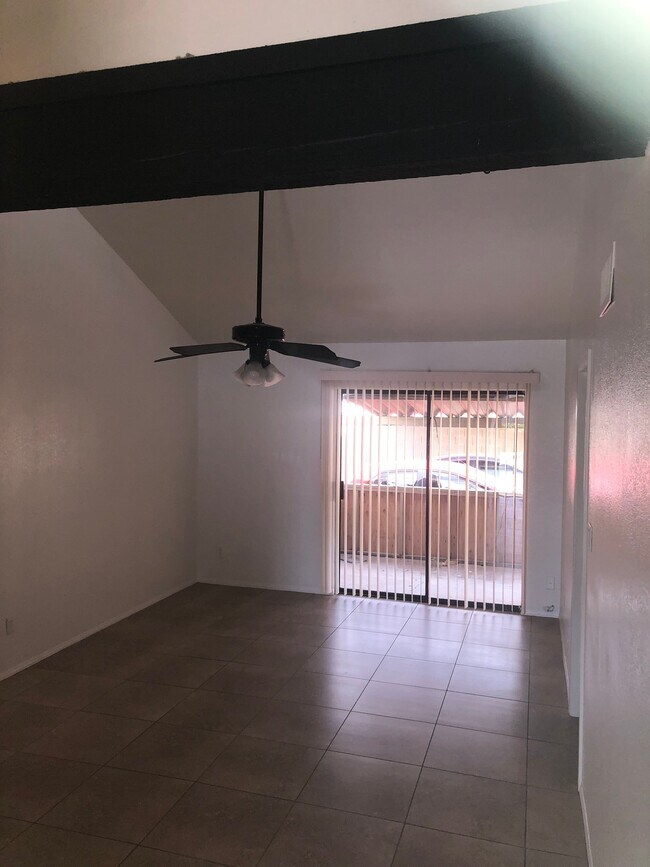 Foto del edificio - 425 E Cullumber Ave