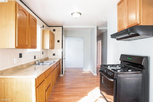 Building Photo - 3 br, 1 bath House - 1521 77th Ave 1150