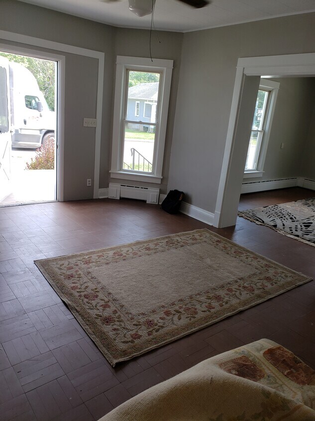 102 Wabash Ave Unit 1, Chesterton, IN 46304 Apartments in Chesterton