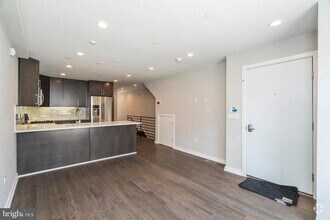 Building Photo - 1436 Clymer St