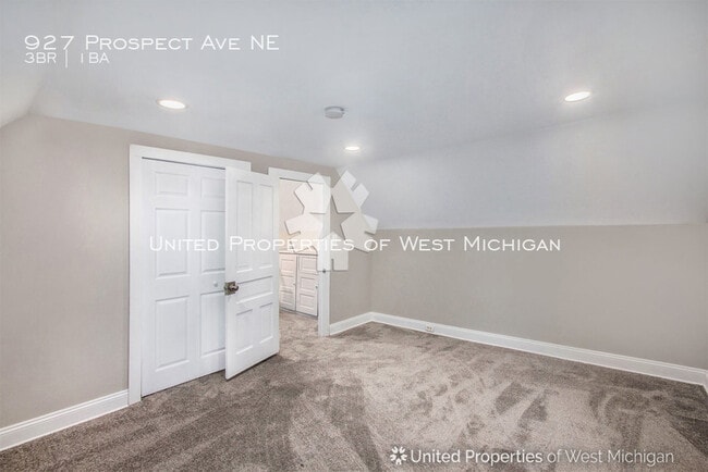 Building Photo - 927 Prospect Ave NE