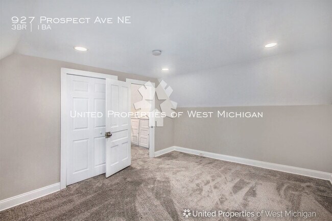 Foto del edificio - 927 Prospect Ave NE