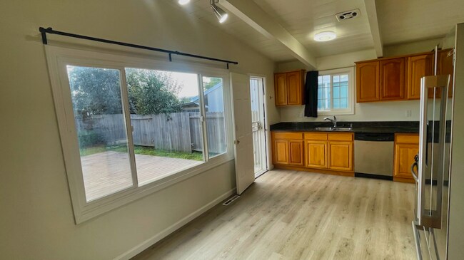 Foto del edificio - 31141 Meadowbrook Ave