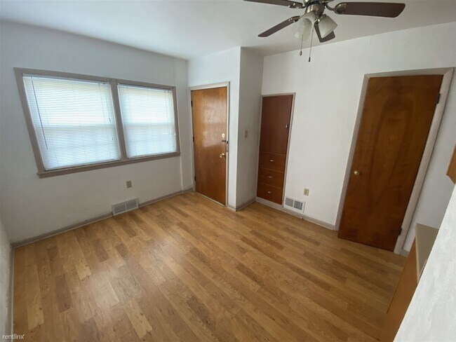 Foto del edificio - Studio, 1 bath House - 701 W 6th St Apt 4