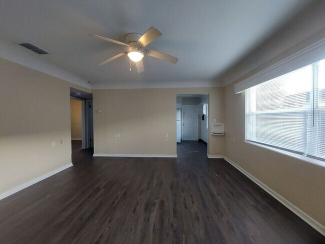 Building Photo - 203 E Beacon Rd