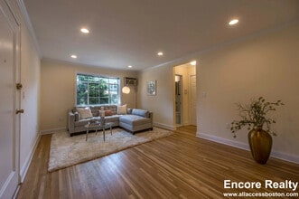 Building Photo - 70 St Paul St