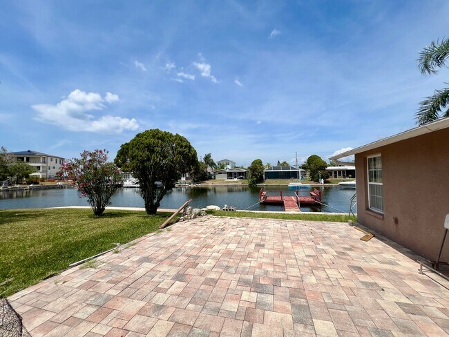 Foto del edificio - 3855 Headsail Dr