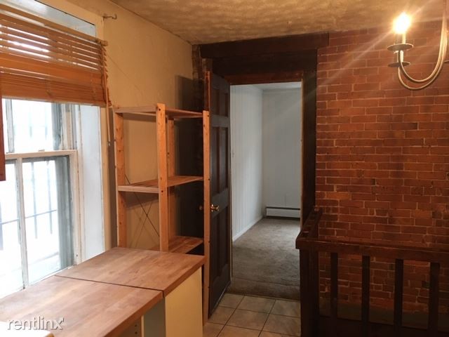 Building Photo - 2 br, 1 bath Triplex - 26 Lyon St Lyon Street