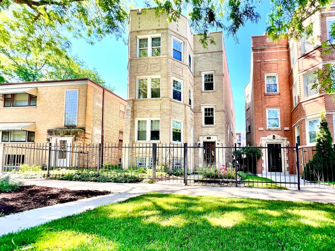 Primary Photo - 2141 W Arthur Ave