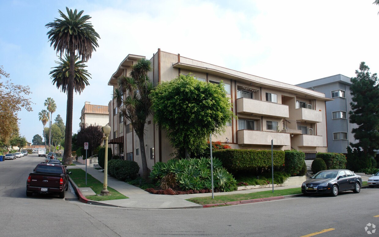 Building Photo - 1700 Malcolm Ave