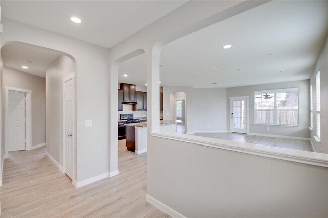 Building Photo - 6608 Moores Ferry Dr
